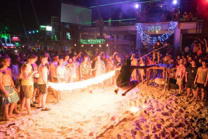 Uw gids voor Infamous Beach Party Thailand in Haad Rin, Koh Phangan