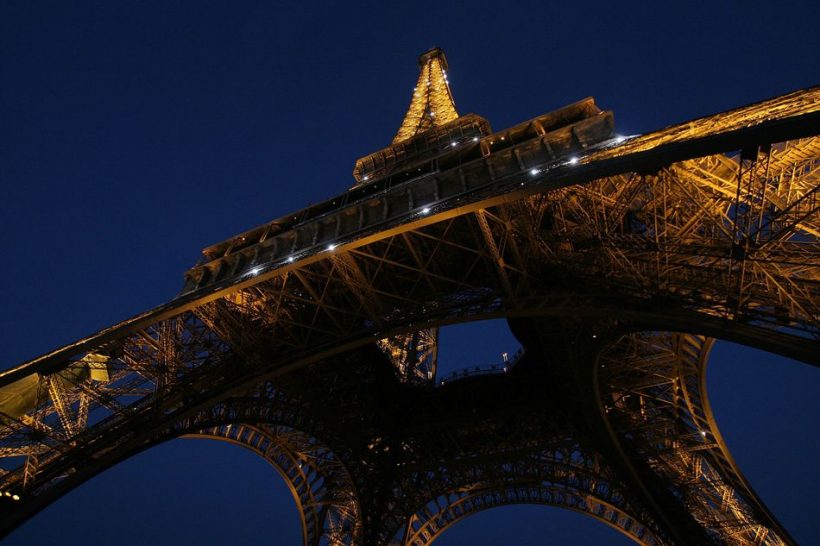 Eiffel-torony profil és a látogatói Guide