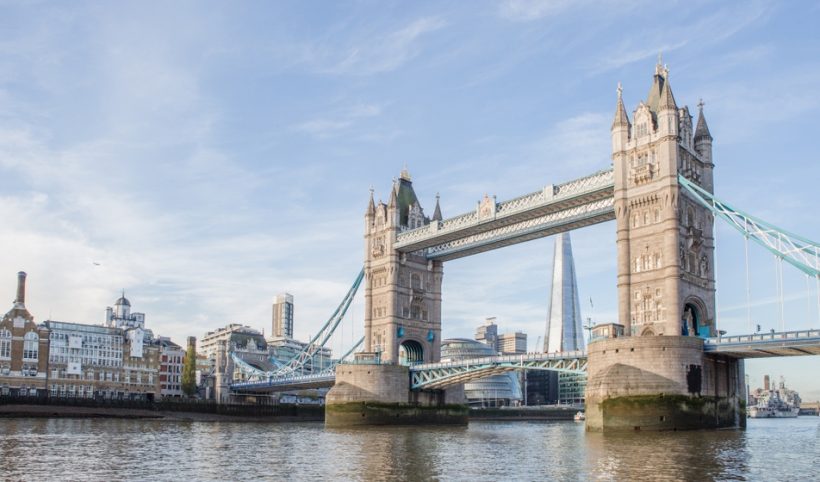 Návštěvě Tower Bridge v Londýně Výstavní