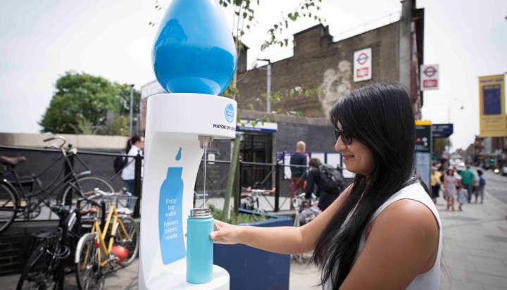Est l’eau du robinet pour boire sûr Londres et au Royaume-Uni?