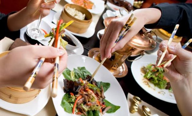 Ķīniešu tabula Manieres: Basic pusdienu etiķete 